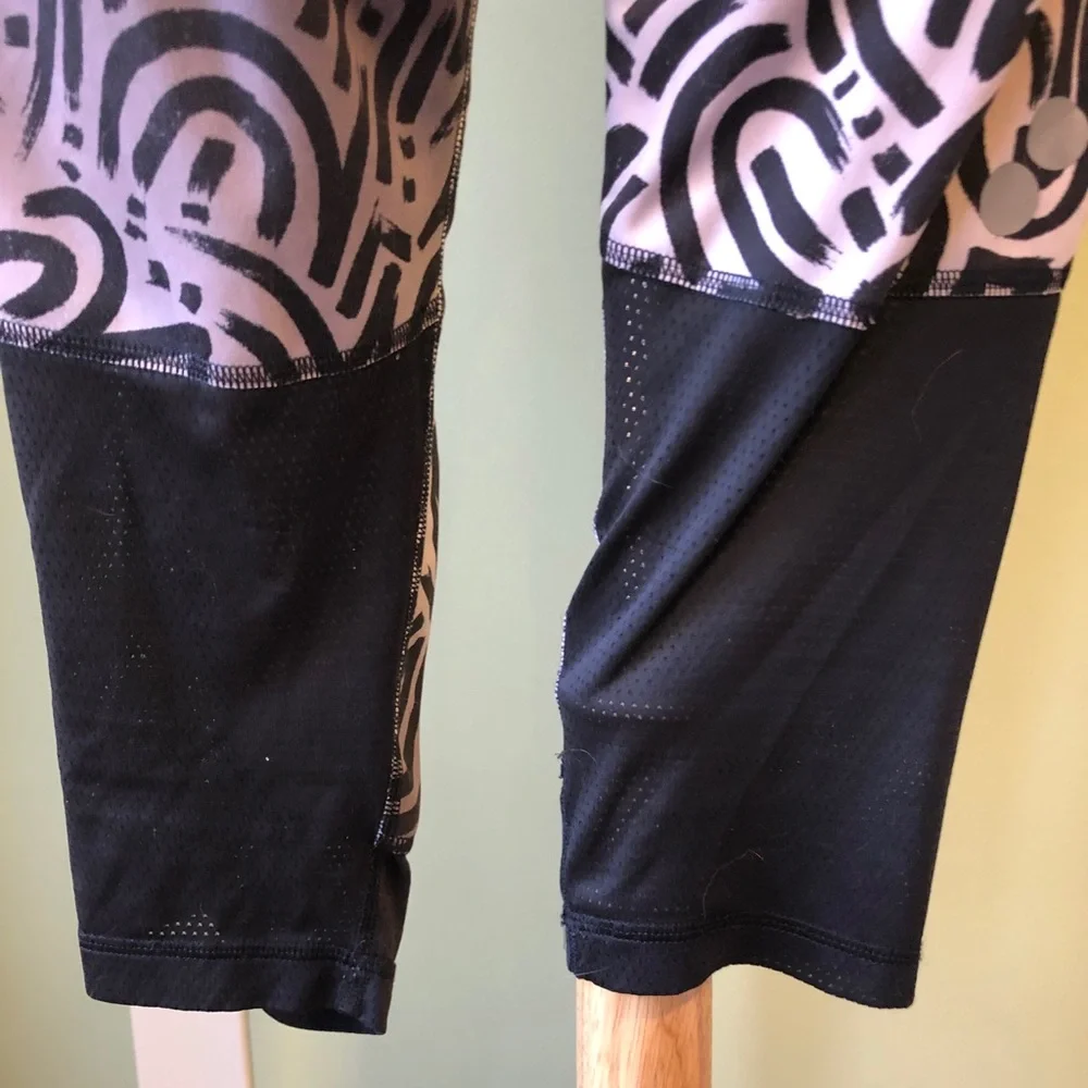 Reebok Speedwick Geometric Print 3/4 Mesh Leggings - Size Small